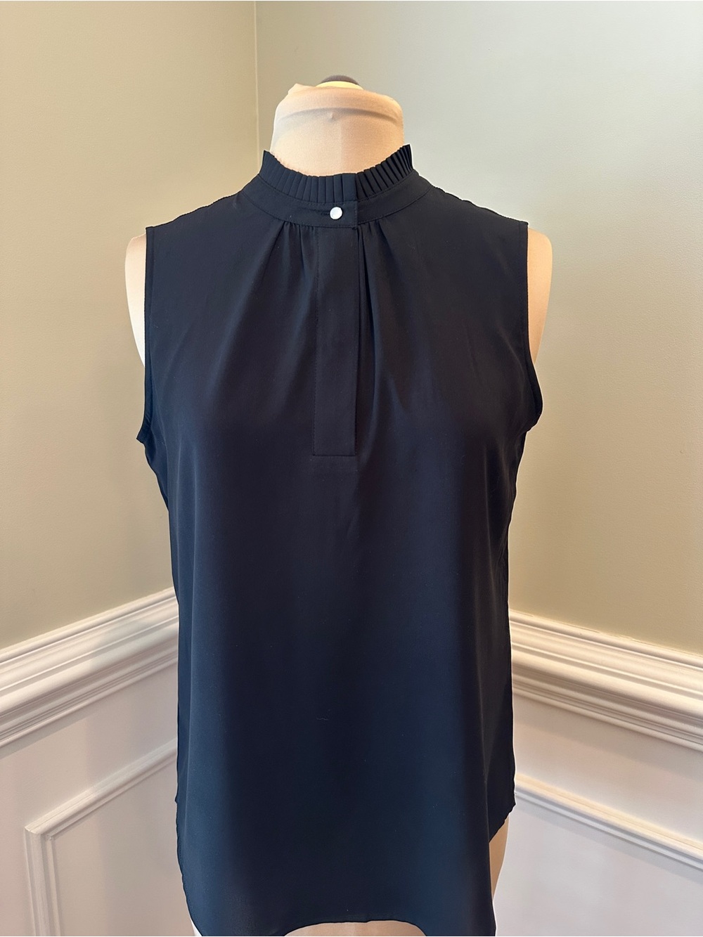 Calvin Klein Navy Sleeveless Pleated Mock-Neck Blouse - Size S